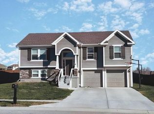 10305 N Quincy Ave, Kansas City, MO 64156