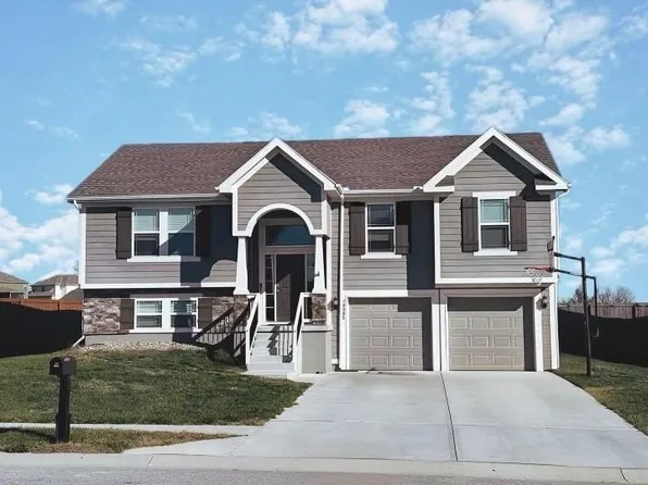 10305 N Quincy Ave, Kansas City, MO 64156