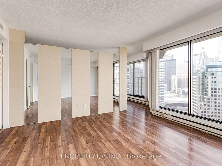 65 Harbour Sq #3209 — Photo 4