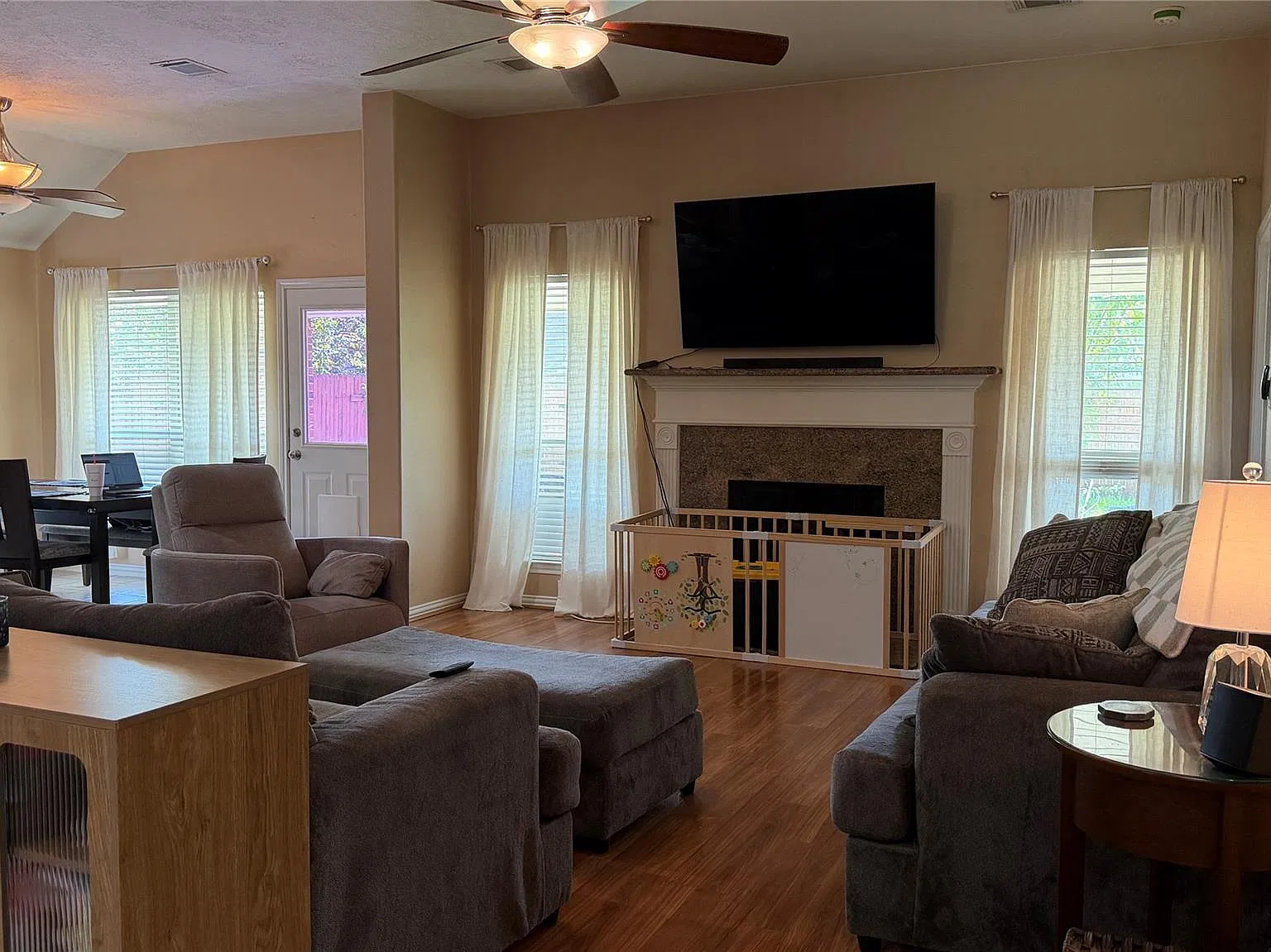 3 bed, 2.0 bath, 1856 sqft, $2,050 — Photo 4