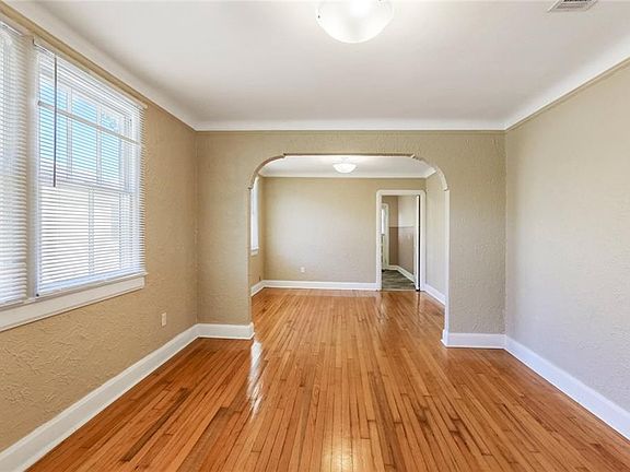 3rd image of 3826 Cypress St