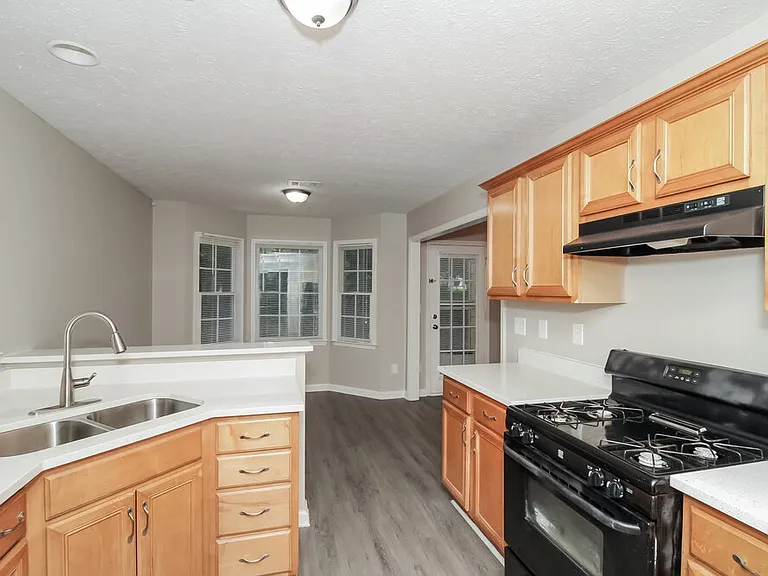 37 Winter Park Ln — Photo 8