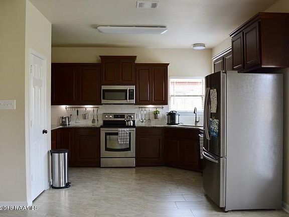 3rd image of 112 Sunny Oak Trl