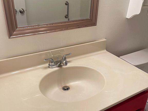 4th image of 274 Beachview Ave APT 19