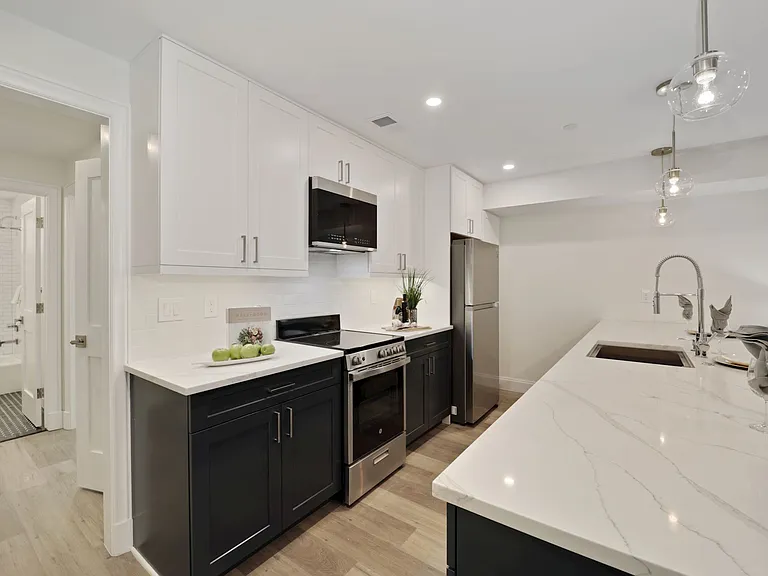 2611 13th St NW #B — Photo 12