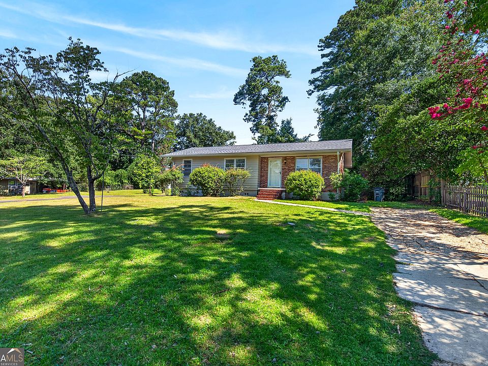 1st image of 204 S Chilton Cres