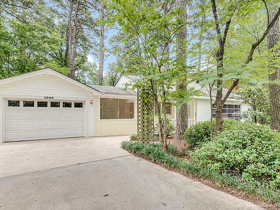 2nd image of 1049 Wilton Pl