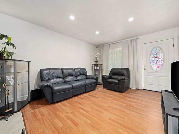5th image of 7328 Oakberry Way