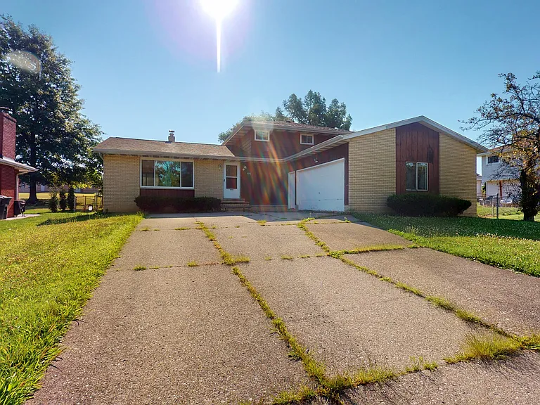1159 Mulberry Ln — Photo 1