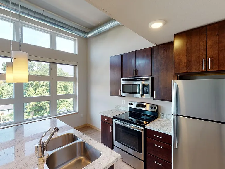902 Drake St — Photo 45