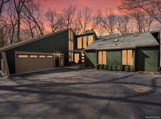 1375 Trowbridge Rd, Bloomfield Hills, MI 48304