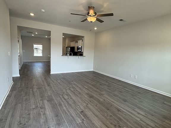 3rd image of 142 Watershed Ct