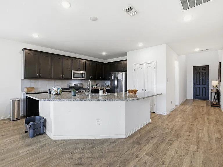 5613 Breezy Dr — Photo 7