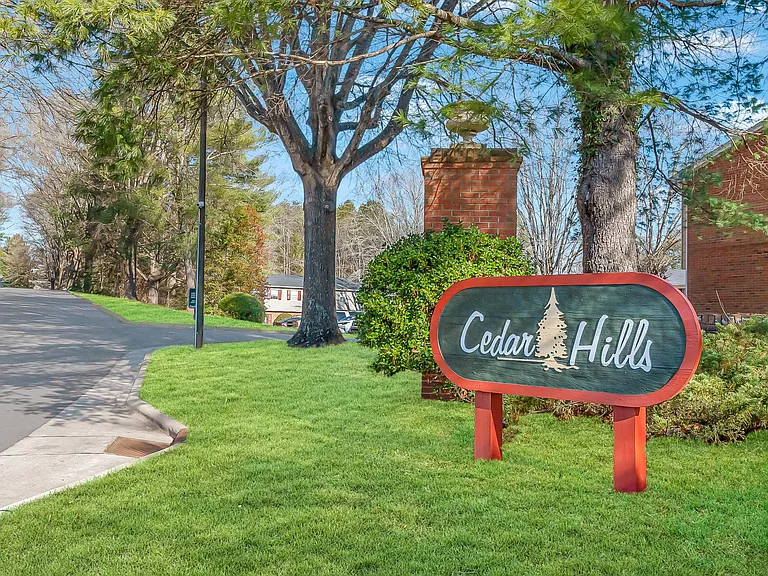 Cedar Hills Apartments and Towhomes — Photo 32