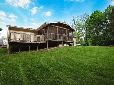 Great deck - picture still has the old color siding. Such a nice change to the new color.