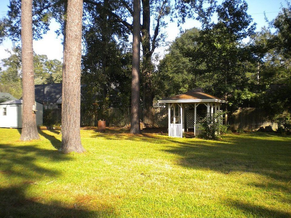 huge private, back yard