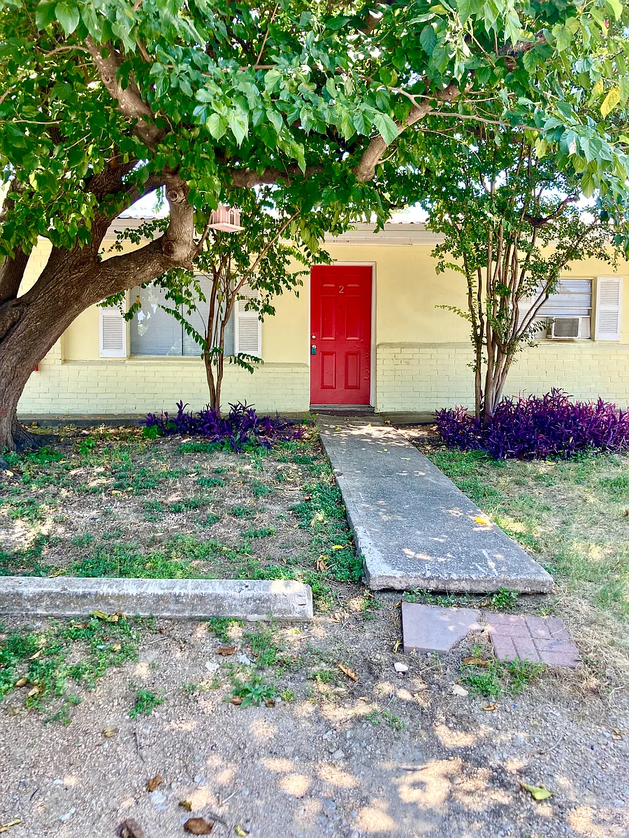 Building Photo - 401 Avenue J #2