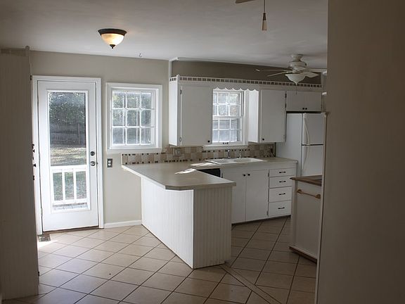 4th image of 103 Elmwood Dr