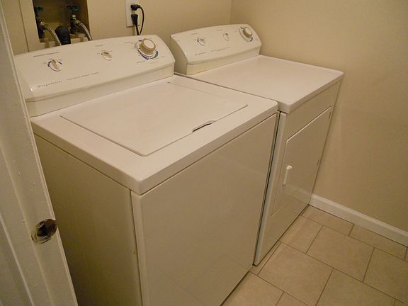 4th image of 9 Sussex Pl #9