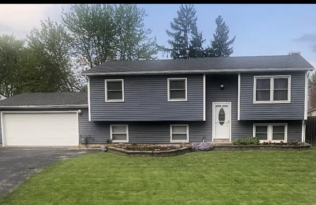 2124 Woodlane Dr photo 1