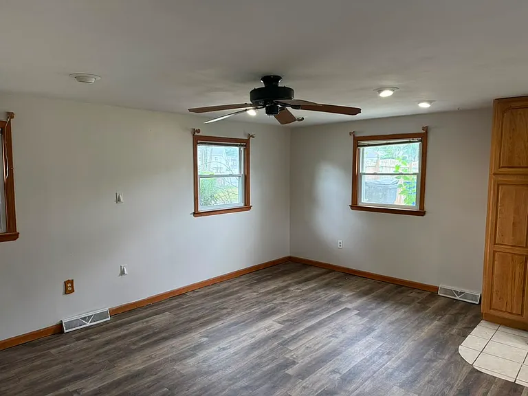 1016 Dove St — Photo 5
