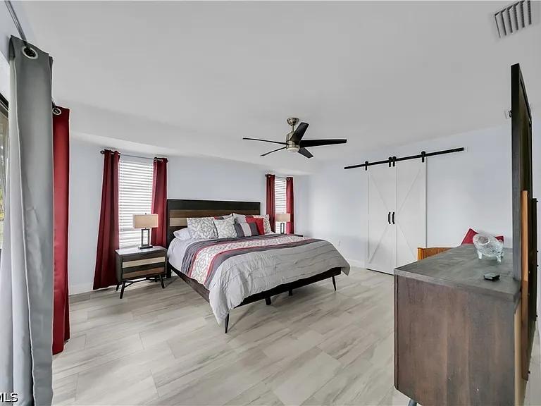 299 Rotonda Cir — Photo 22