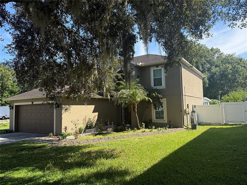4 bed, 2.5 bath, 2208 sqft, $2,400 — Photo 3