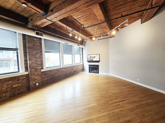 2nd image of 913 W Van Buren St APT 5E