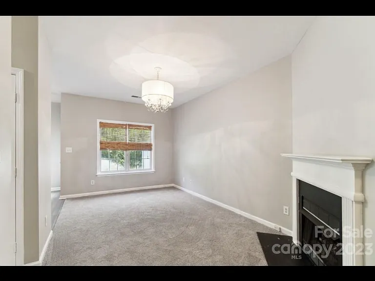 7811 Lennoxshire Ln — Photo 16