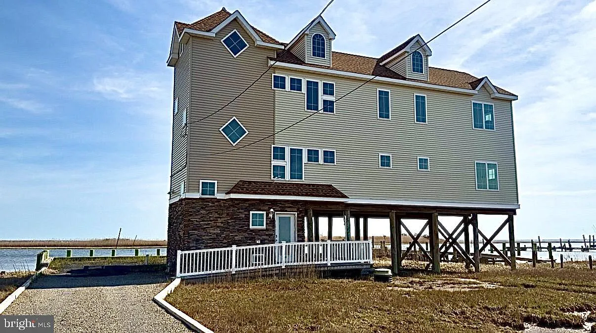 3 bed, 3.0 bath, 2700 sqft, $4,400 — Photo 1
