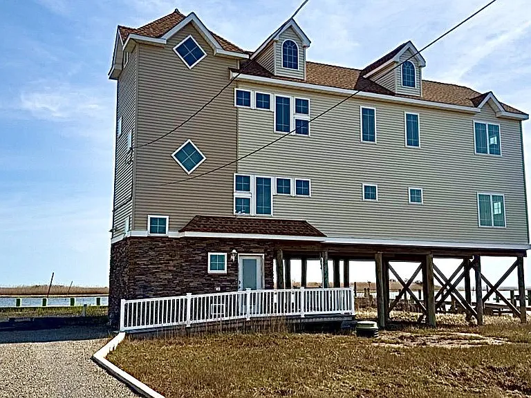 448 Dock Rd — Photo 1