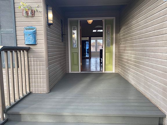 3rd image of 4111 Hilltop Dr