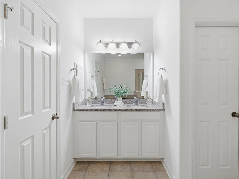1246 Glenwood Canyon Ln — Photo 16
