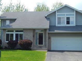 305 Beaver Xing, Oswego, IL 60543