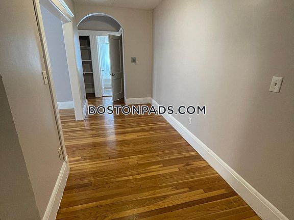 3rd image of 30-2 Harwood St