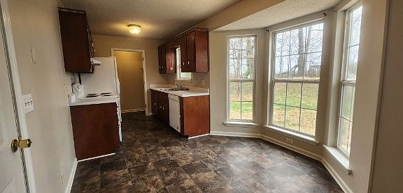 4th image of 129 Oak Tree Dr