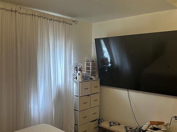 5th image of 25 Caroline Ave