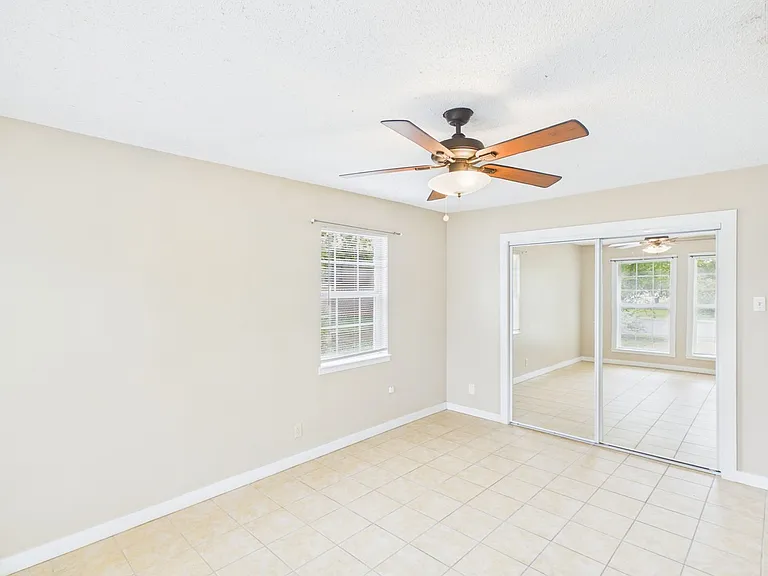 328 Glenmoor Dr — Photo 9