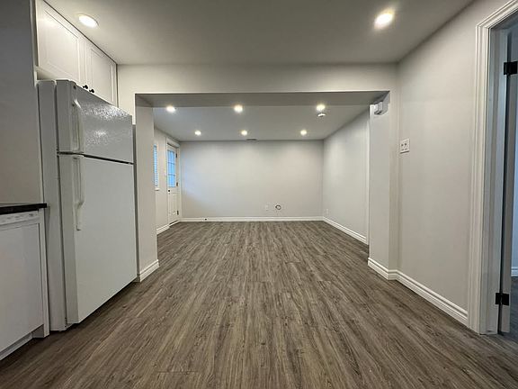 5th image of 74 Peel St #Basement