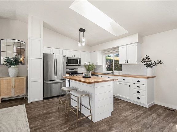5th image of 5507 W Pacific Park Dr