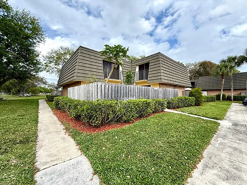 3217 32nd Way Photo 1