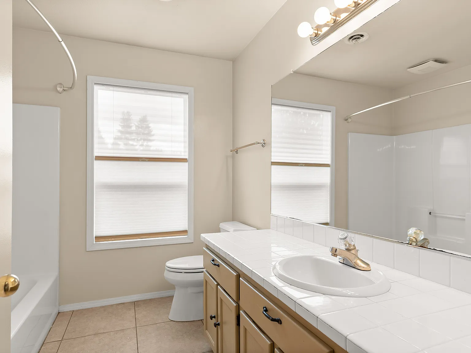 4 bed, 2.5 bath, 2174 sqft, $3,775 — Photo 3