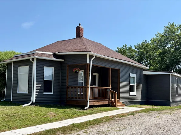 726 N 7th St, Chariton, IA 50049