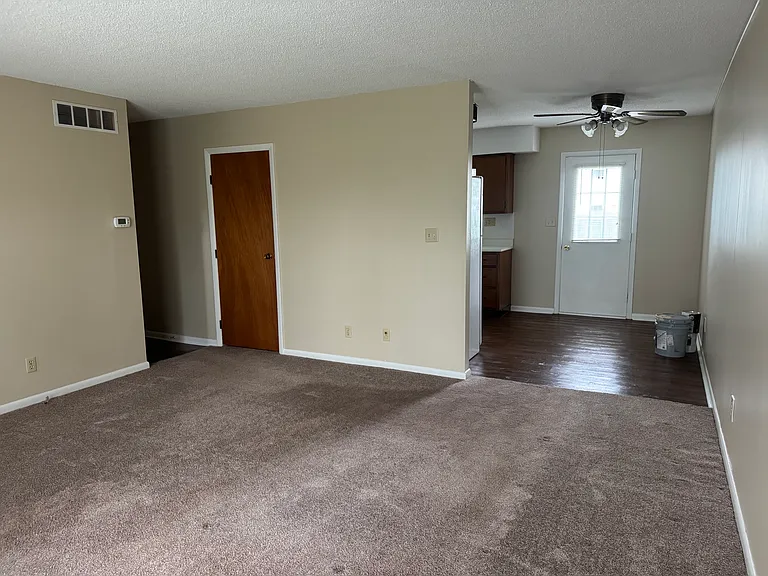 1611 Estes St — Photo 6
