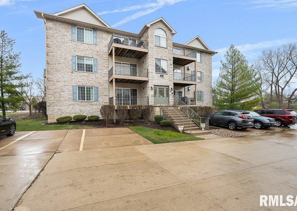 1st image of 3071 Holiday Ct #1