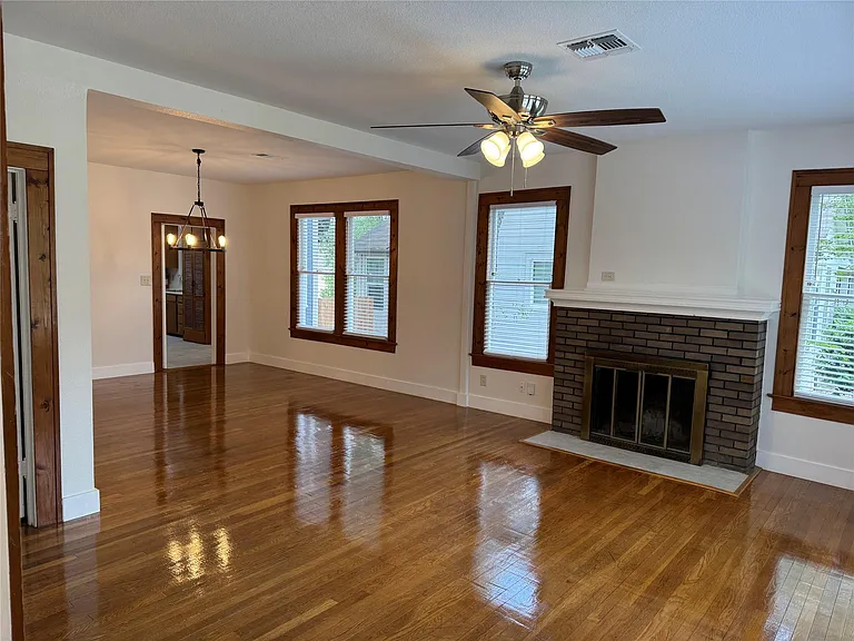 2842 Shoal Crest Ave — Photo 2