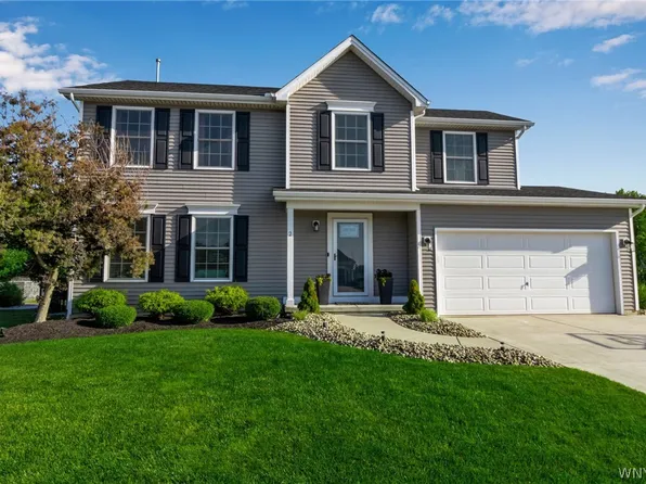 2 Magrum Ln, Lancaster, NY 14086