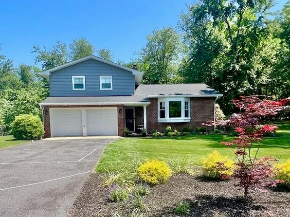 18 Hobart St, Marlboro, NJ 07746