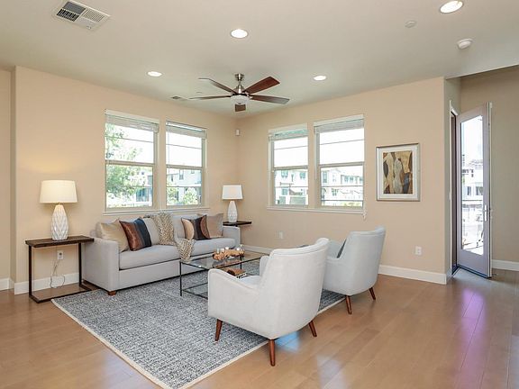 3rd image of 2970 Kaiser Dr