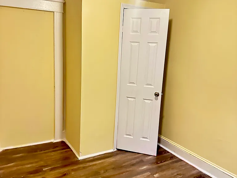 2240 Penrose Ave — Photo 4